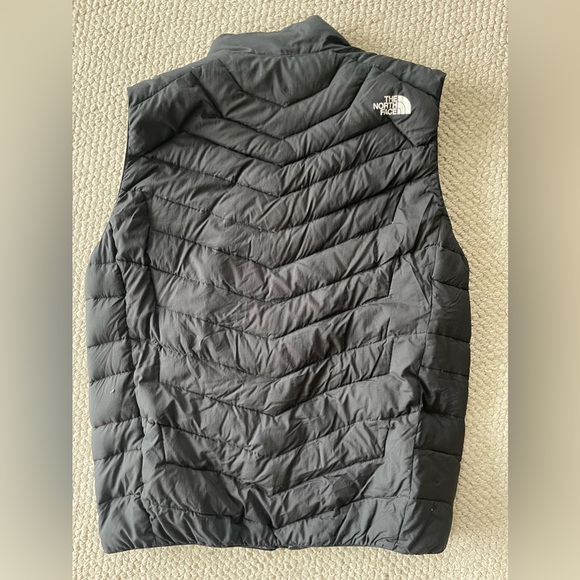 The North face vest Men’s - Picture 2 of 2